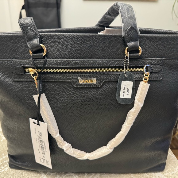 Danier Handbags - Danier “Judee” Tote